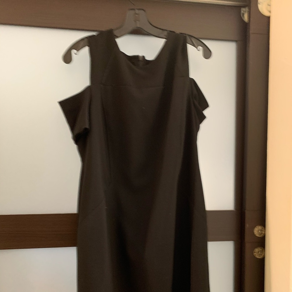 Chico’s shoulder cut out